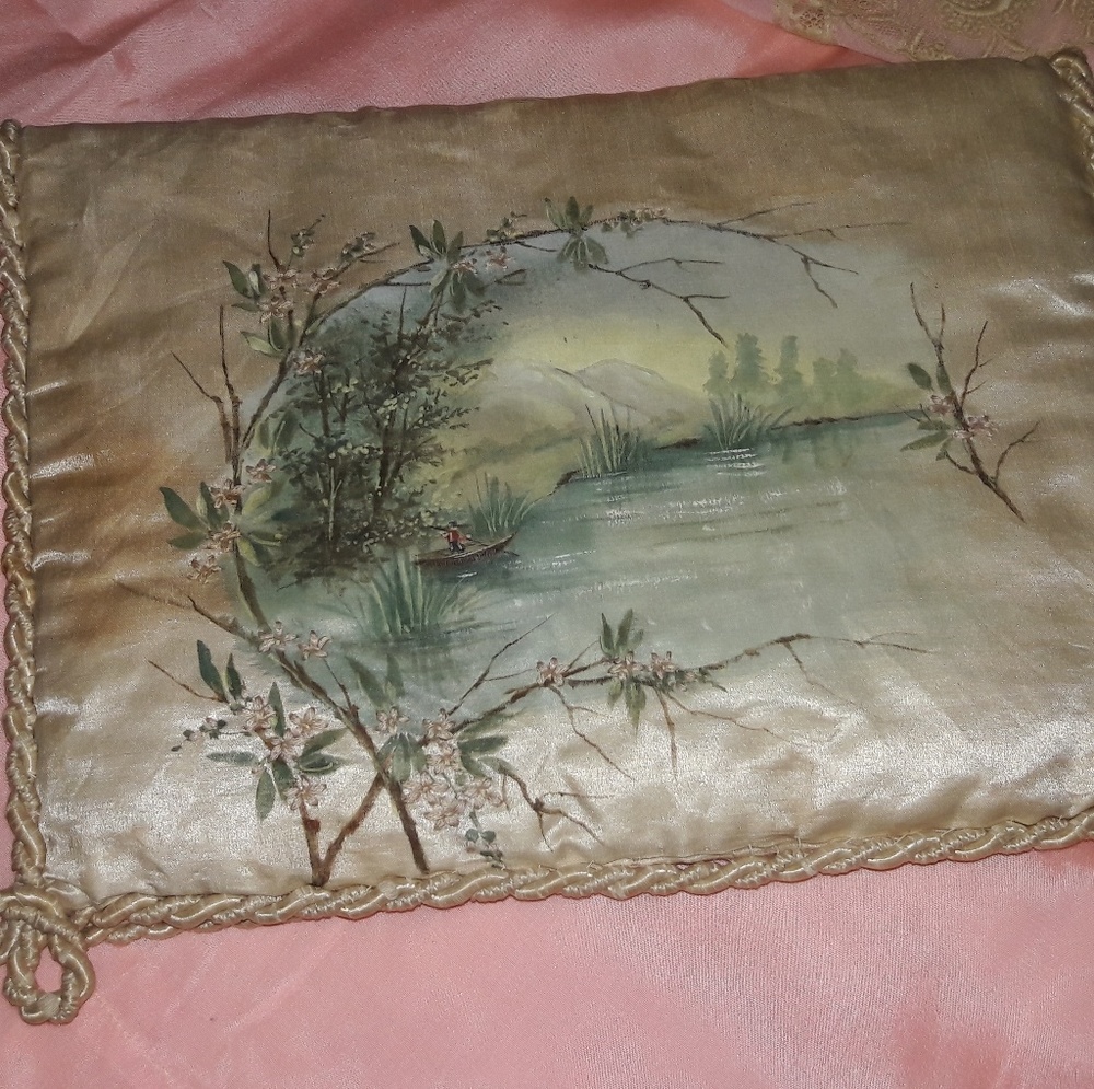 VTG SILK ORIENTAL HAND PAINTED BOUDOIR CASE/ LINGERIE HOLDER!